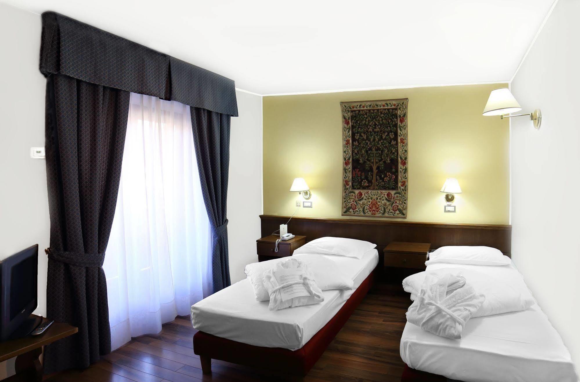 Clementi Hotel 4*